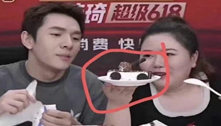 中国电商主播李佳琦在直播间端出一款“坦克”冰淇淋蛋糕