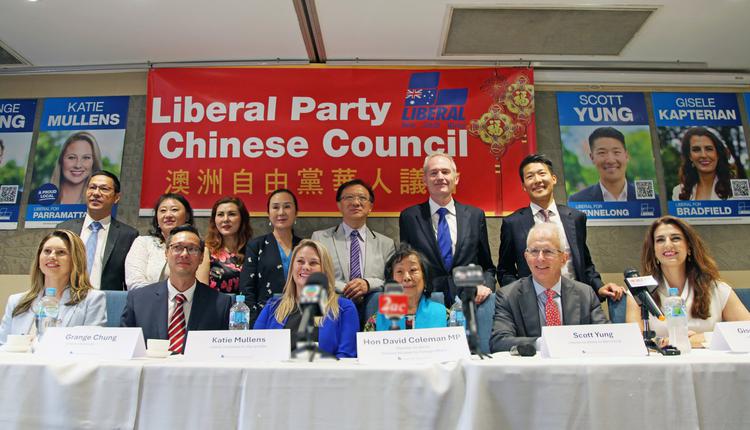 澳洲自由党候选人与华媒记者见面