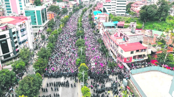 抗議浪潮僅僅持續了24小時，奧利被迫宣佈辭職，