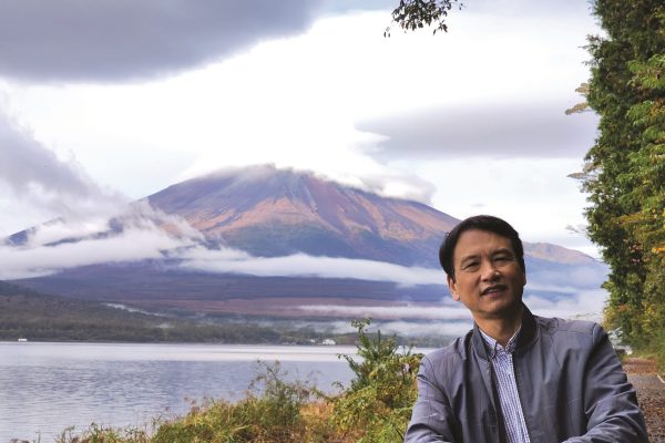 作者與富士山（圖：作者提供）