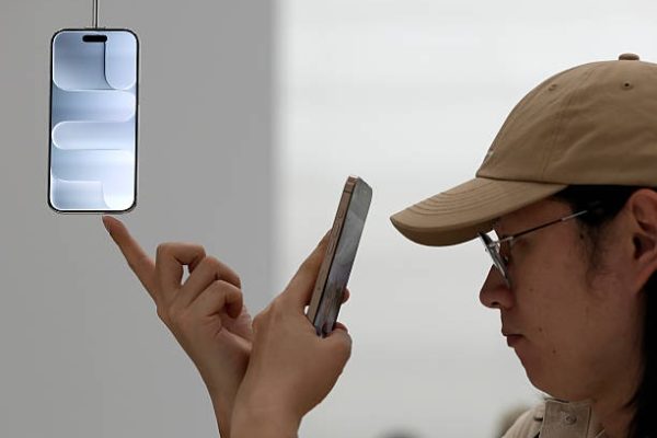 蘋果公司新款手機 iPhone Air。（Justin Sullivan/Getty Images）