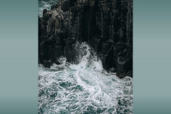 韓國濟州島壯觀的海岸懸崖。（Jakob Jin／pexels）