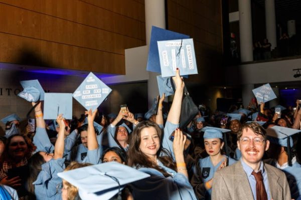 纽约市哥伦比亚大学新闻学院2024年的毕业典礼。（Alex Kent/Getty Images）