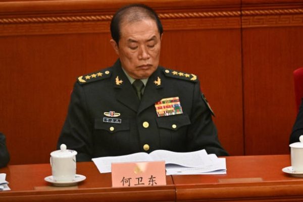 中共军委副主席何卫东今年3月4日参加中共政协会议。（PEDRO PARDO/AFP via Getty Images）