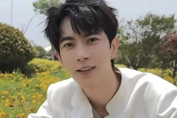 中国青年演员于朦胧2025年9月11日凌晨在北京朝阳区一座公寓楼下被发现坠楼身亡。死讯传出引发的舆论风波持续延烧。中国网络监管当局紧急删帖。 © 网络图片