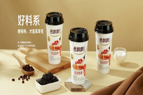 中國「奶茶第一股」香飄飄上半年淨利暴跌230%。（香飄飄官網擷圖）