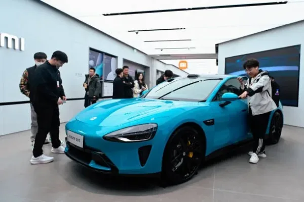 小米SU7電動車。（WANG ZHAO/AFP via Getty Images）