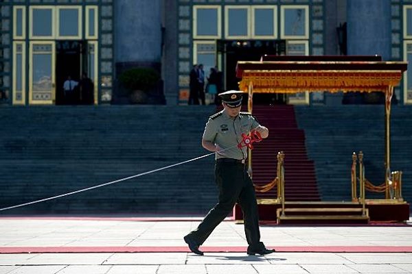 北京人民大會堂外。（WANG ZHAO/AFP via Getty Images）