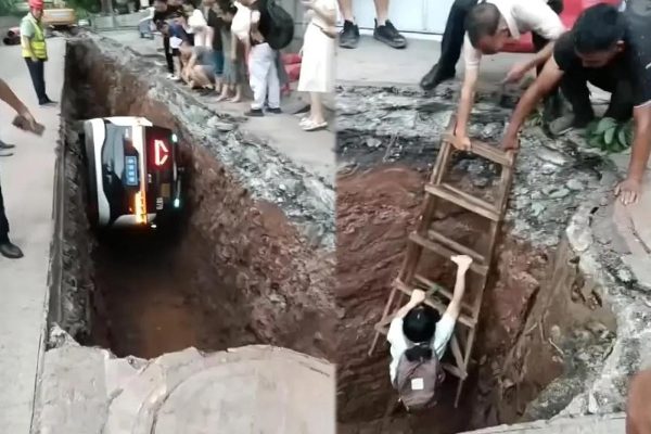 「蘿蔔快跑」出租車8月6日掉進3米深的大坑，女乘客爬梯子脫困。（網路圖片）