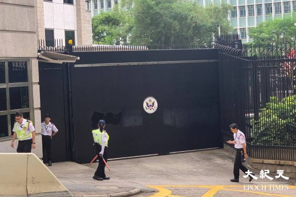 美国国庆临近，香港教育界近日接获政府部门“提醒”，劝喻学生及教职员避免参与美国驻港澳总领事馆举办的独立日活动。资料图片。（林建翔／大纪元）
