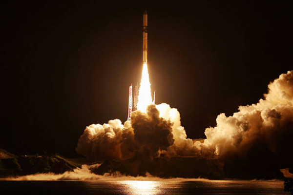 2025年6月29日清晨，一枚搭載日本政府溫室氣體和水觀測技術衛星「IBUKI GW」的H2A液體燃料火箭從鹿兒島縣種子島宇宙中心發射升空。(Photo by JIJI Press / AFP) / Japan OUT (Photo by STR/JIJI Press/AFP via Getty Images)