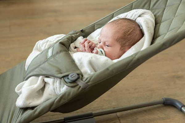 聖馬丁拉特姆的嬰兒搖椅中的嬰兒。 (Photo by JAMES ARTHUR GEKIERE / BELGA MAG / Belga via AFP) (Photo by JAMES ARTHUR GEKIERE/BELGA MAG/AFP via Getty Images)