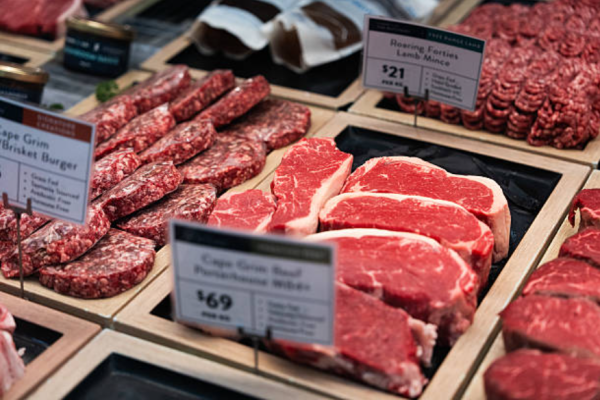 澳大利亞墨爾本：牛肉在一家肉店裡擺放出售。 (Photo by Asanka Ratnayake/Getty Images)