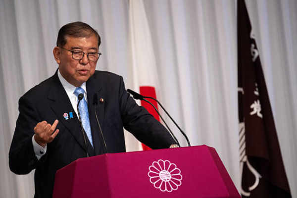 日本首相石破茂于2025年7月21日在东京自民党总部出席新闻发布会。 (Photo by Philip Fong - Pool/ Getty Images)