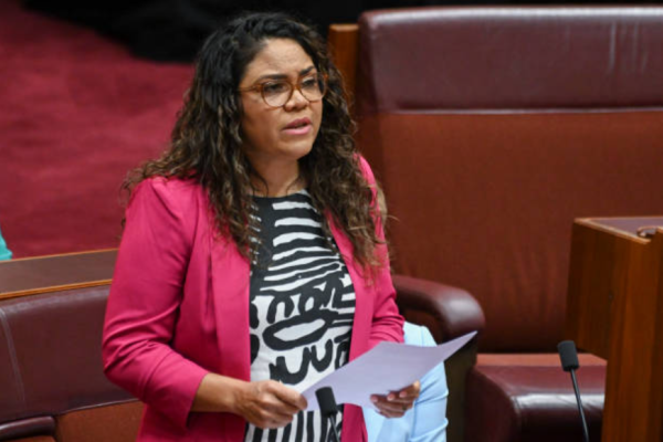 澳大利亞參議員賈辛塔·南皮金帕·普萊斯（Jacinta Nampijinpa Price）。(Photo by Martin Ollman/Getty Images)