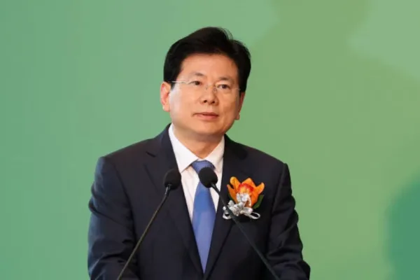 2025年9月16日，中共中央宣传部原副部长张建春被以受贿罪判处有期徒刑十四年。(Photo by May JAMES / AFP) (Photo by MAY JAMES/AFP via Getty Images)