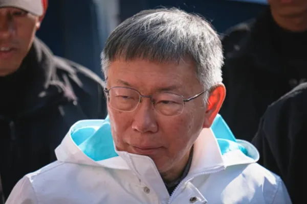 台湾民意基金会民调显示，同意柯文哲遭政治迫害的人有41.7％，不同意为44.6％，但执法者能怎样「回应民意」？ (Photo by Sawayasu Tsuji/Getty Images)