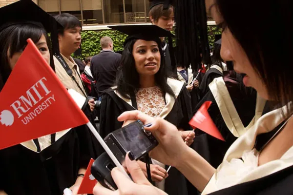 皇家墨爾本理工大學（RMIT）的學生。(Photo by Luis Enrique Ascui/Getty images)