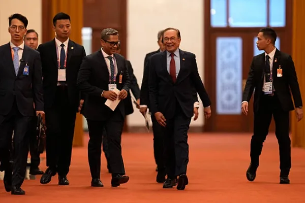 马来西亚总理安瓦尔·易卜拉欣（右二）。(Photo by Parker Song - Pool / Getty Images)