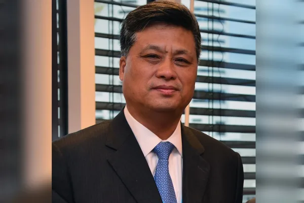 从马兴瑞作为中共军工帮这一最重要的官场标签看，无论如何，他的出事，代表这一个官场群体的衰落。（维基百科）