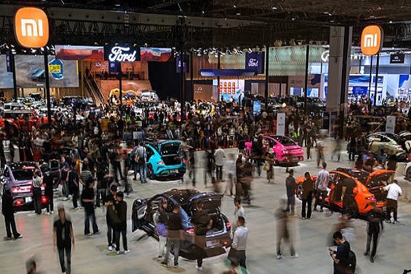 上海國家會展中心2025年4月25日舉行第21屆上海國際汽車工業展覽會，圖為小米展台。（HECTOR RETAMAL/AFP via Getty Images）
