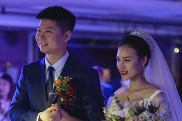 中国南方航空公司前机长李煜众和妻子。（网络图片）
