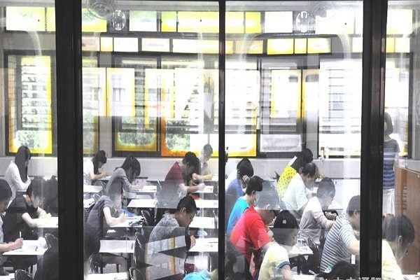 一名中国留学生王立坤5月18日涉嫌在东京举行的多益英文能力检定考试中担任「枪手」代考，当场被日本警方逮捕。图为示意图。数据图片。（中央社）