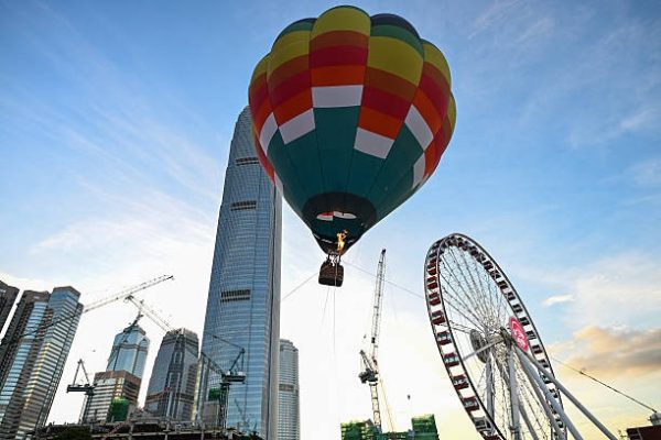 香港於9月4日至7日在中環海濱舉行首屆國際熱氣球節，圖為首日的活動現場。（PETER PARKS/AFP via Getty Images）