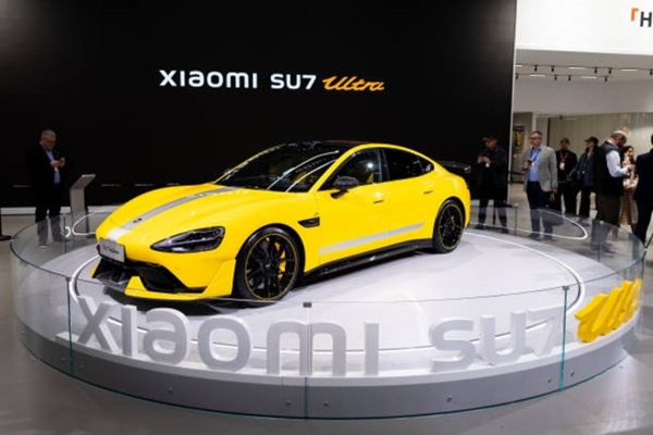 全新小米SU7 Ultra于2025年3月6日在西班牙巴塞罗那2025年行动通讯大会的小米展位亮相。（Eric Alonso/Getty Images）