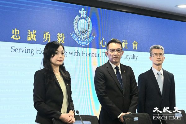 港警8月18日聯同海關舉行記者會，交代飲用水採購招標案爆發的欺詐情事。（郭威利／大紀元）