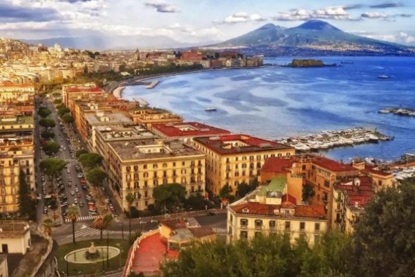 意大利南部那不勒斯（Naples）
