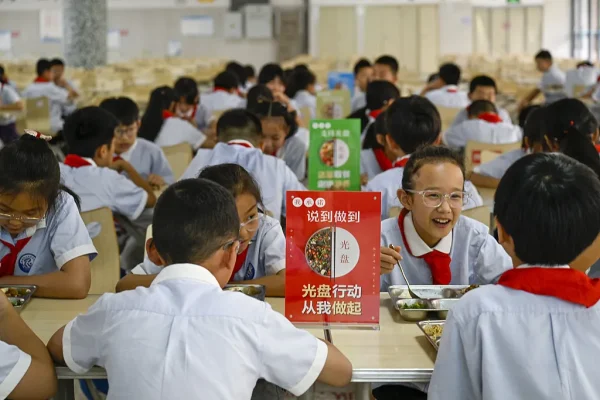 国家拨付的专款，不管是用于教育、农业或养老，本意都是为了让更多人，尤其是经济条件相对较差的人过上更好的生活。 ( 文|布丁 )