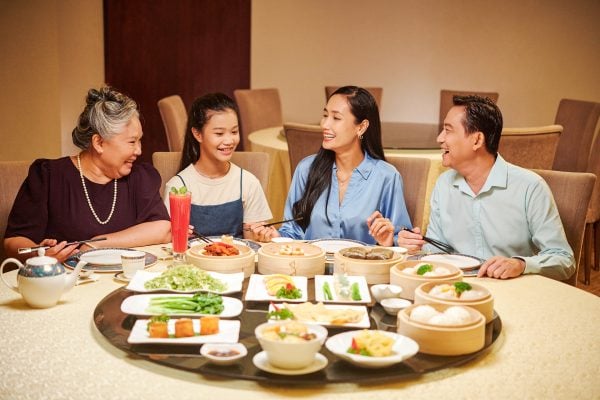 用餐2（图片来源：Adobe Stock）