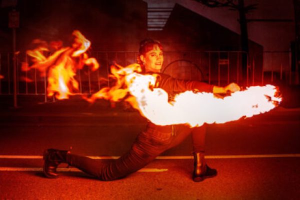 Firelight Festival 火光节，将于7月4日至6日在 Docklands 再度点燃城市的夜空。
