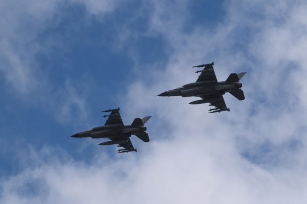 乌克兰接收的首架通用动力公司生产的F-16战鹰战机 (Photo by Vitalii Nosach/Global Images Ukraine via Getty Images)