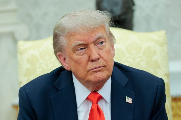 华盛顿特区-2025年6月5日：美国总统唐纳德・特朗普在白宫椭圆形办公室