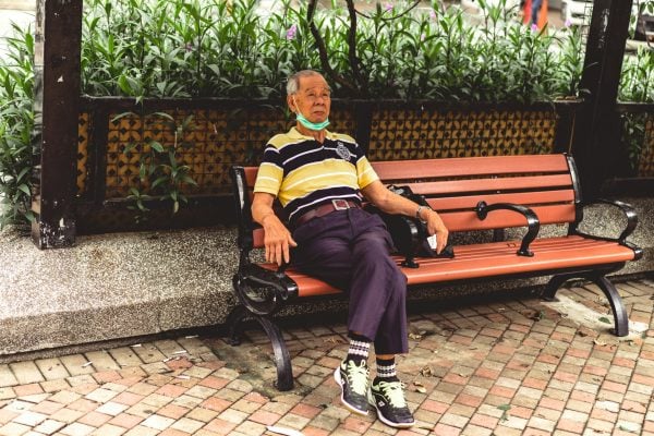 守護長者的身心之路（图片来源：unsplash）