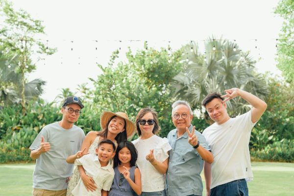 輪迴的愛：當我們牽起父母的手（图片来源：unsplash）