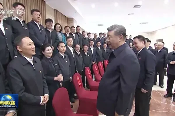 习近平接见西藏各族各界代表 / 优兔视频截图