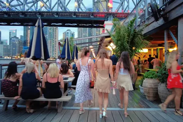 （ Australian Nightlife at The Brisbane River / 優兔視頻截圖 ）
