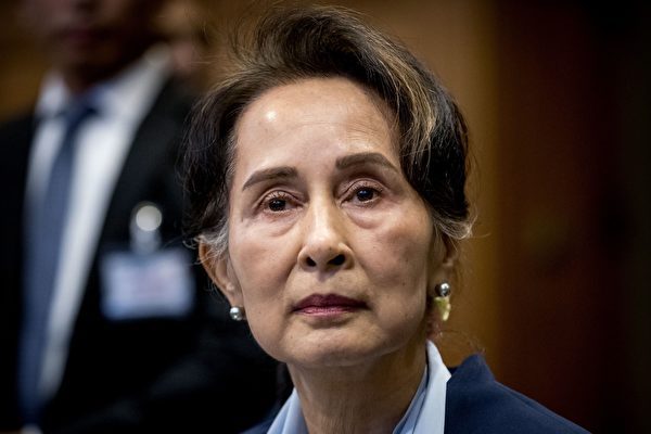 律师透露，遭军方囚禁三个多月的昂山素季5月24日首度亲自出庭面讯，这是她首度有机会与律师面对面会谈。图为昂山素季资料照。(KOEN VAN WEEL/ANP/AFP via Getty Images)