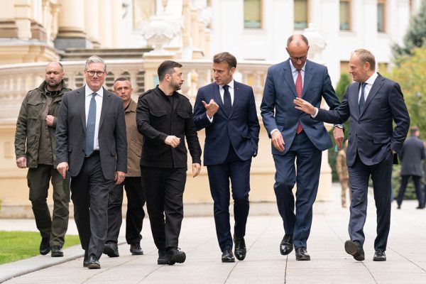 2025年5月10日，英国首相基尔‧斯塔默（Keir Starmer）、乌克兰总统弗拉基米尔‧泽连斯基（Volodymyr Zelensky）、法国总统埃马纽埃尔・马克龙（Emmanuel Macron）、德国总理弗里德里希・梅尔茨（Friedrich Merz）和波兰总理总理唐纳德‧基图斯克（Donald Tusk）表示，法国、英国、德国和波兰领导人同意呼吁俄罗斯接受从周一开始的为期30天的无条件停火。(Stefan Rousseau/POOL/AFP via Getty Images)