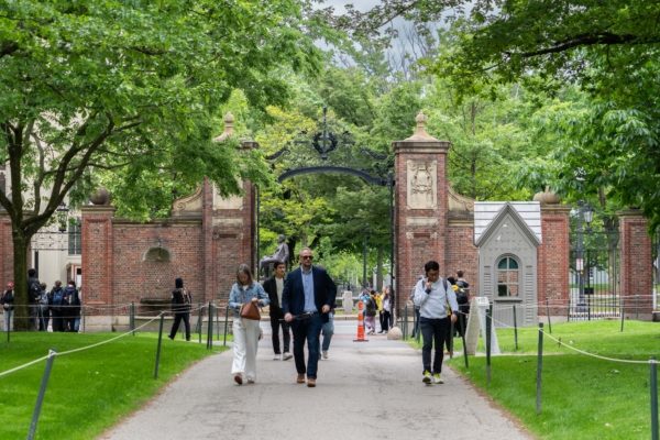 图为2025年5月23日，麻州剑桥市（Cambridge）的哈佛大学（Harvard University）。（刘景烨／大纪元）