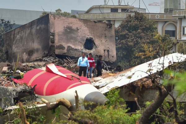 2025年6月12日，印度航空公司一架編號AI171在阿默達巴德（Ahmedabad）機場起飛不久後墜毀。圖為飛機殘骸。(PUNIT PARANJPE/AFP via Getty Images)