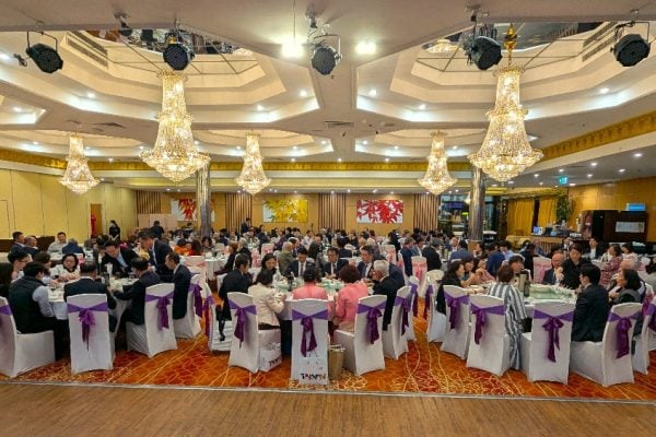 圖說：昆士蘭僑胞在楓林大酒樓舉辦晚宴熱情歡迎台南市黃偉哲市長與市府團隊。（攝影倪爾森）