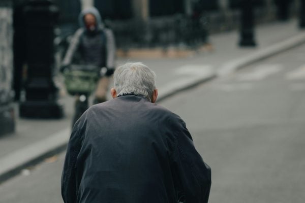 跌倒不是小事（图片来源：unsplash）
