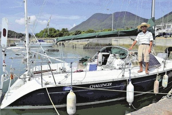 日本80岁老翁驾帆船环太平洋。（ 图取自x.com / Yomiuri_Online ）