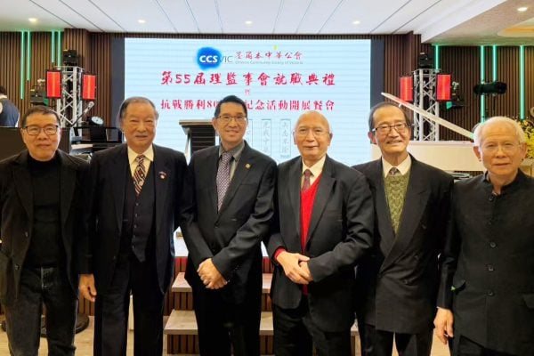 左起羅偉雄、吳天佐、黃肇聰、徐啟成、劉昊輝、梁江財等合影。
