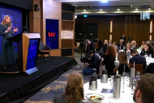 澳大利亞網路安全專員Julie Inman Grant （IN FULL: Julie Inman Grant's Address to the National Press Club / 優兔視頻截圖 ）