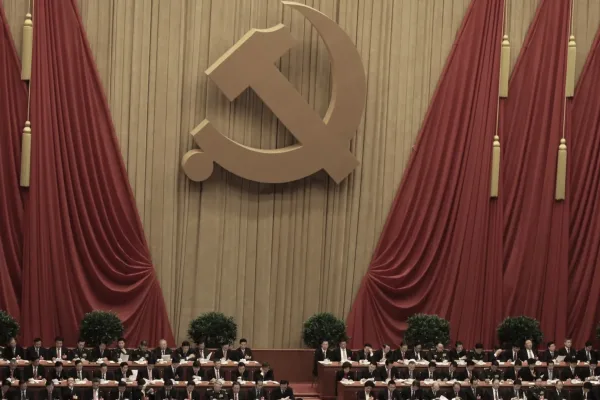 共产党员人数已是九千多万人。虽不是全民皆党，但共党干部所占比例之大，堪称世界之最。 （维基百科）